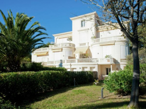 Apartment in villa with pool and beach access